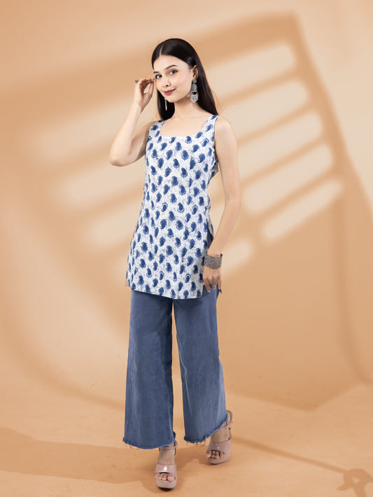 Noorika White Square Neck Paisley Kurti