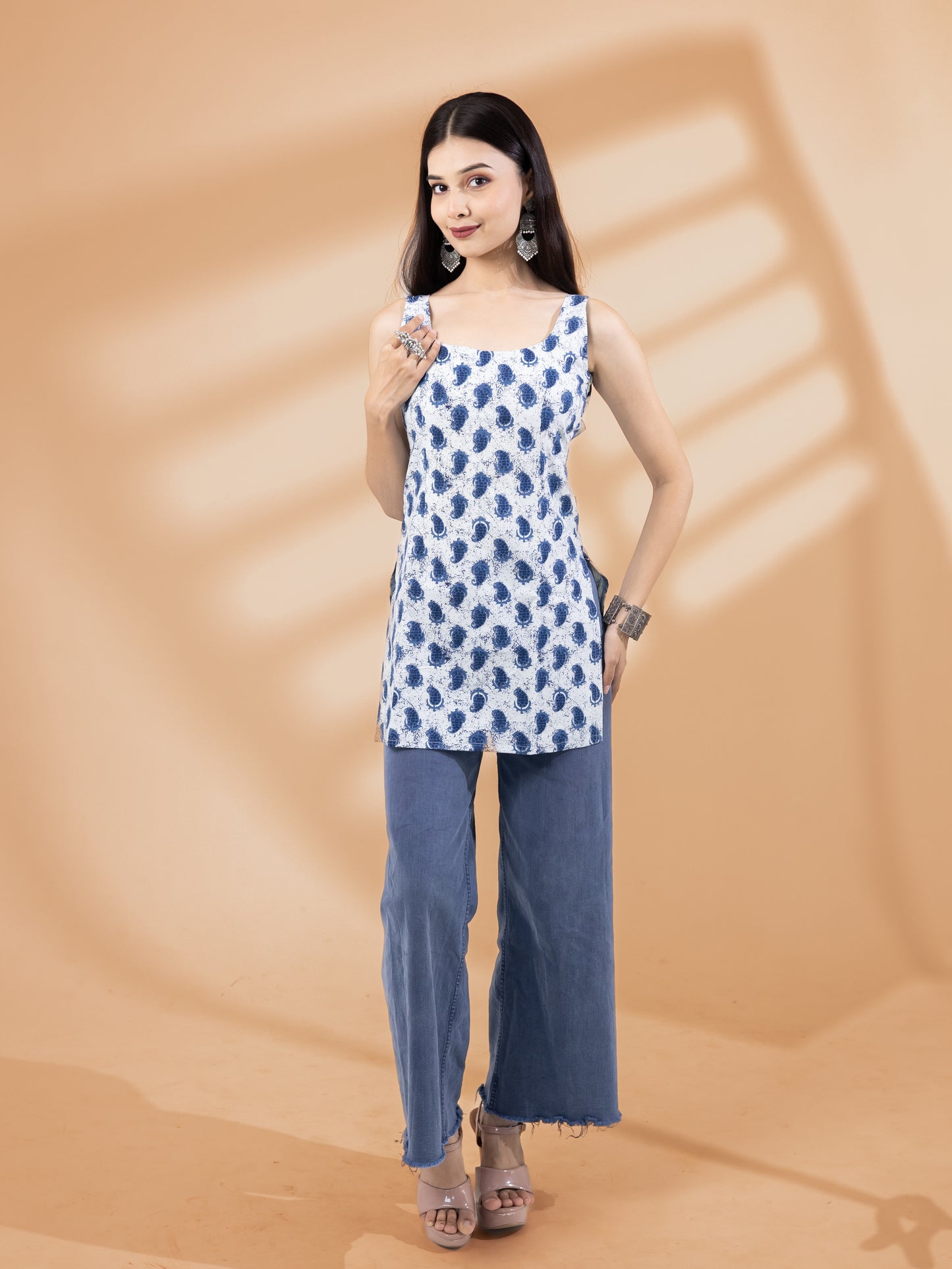Noorika White Square Neck Paisley Kurti