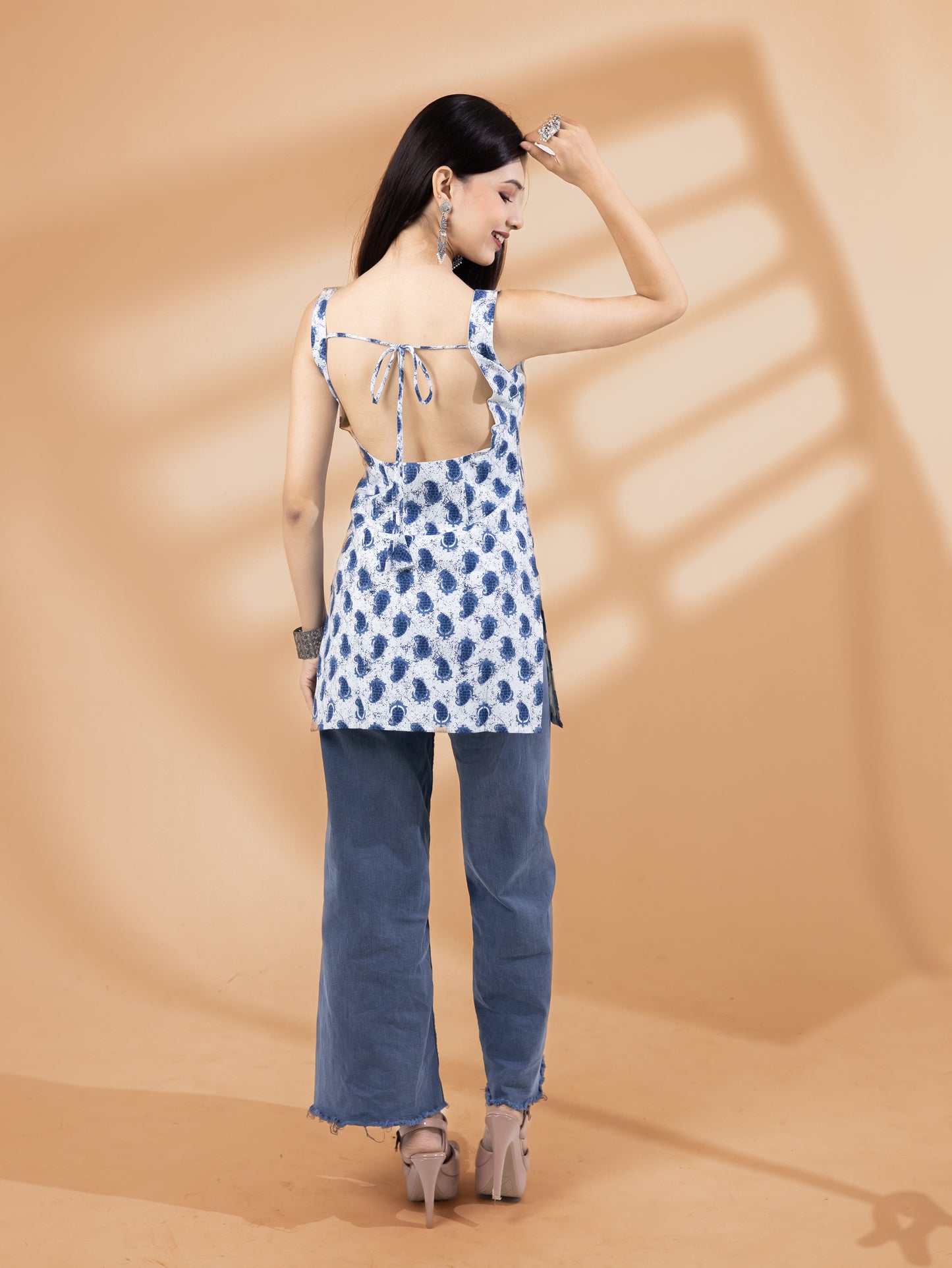 Noorika White Square Neck Paisley Kurti