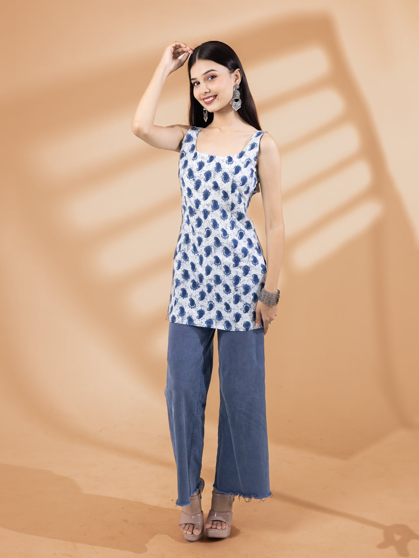 Noorika White Square Neck Paisley Kurti