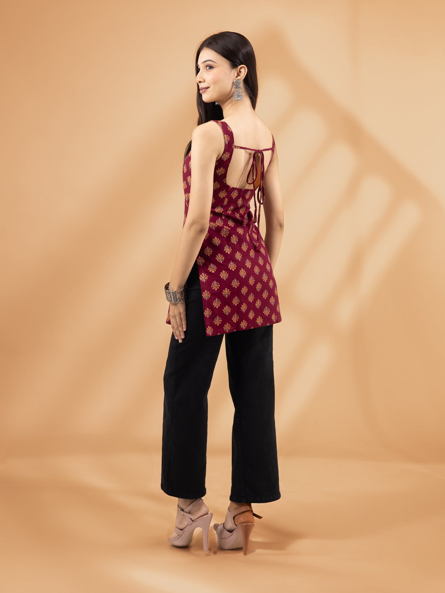 Noorika Maroon Buti Print Square Neck Kurti