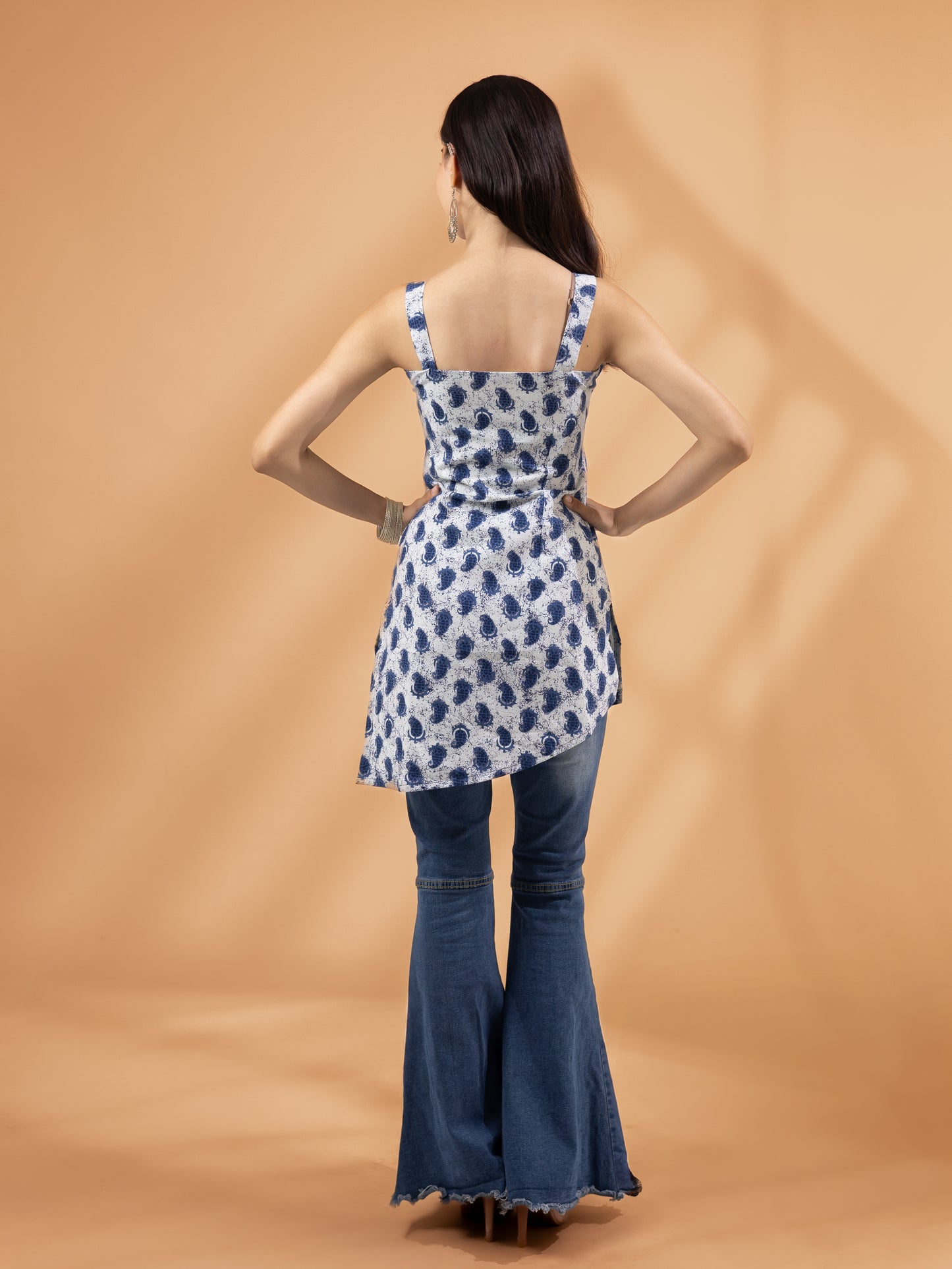 Kairavi White & Blue Paisley Kurti